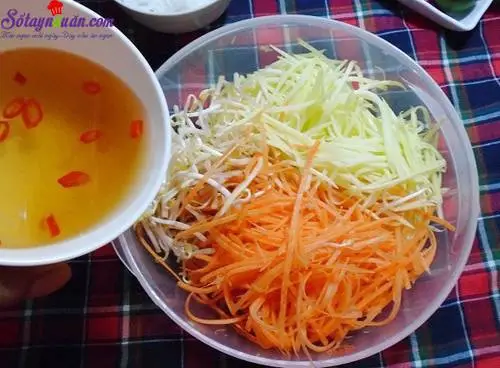 C&aacute;ch l&agrave;m nộm xo&agrave;i rau củ 8