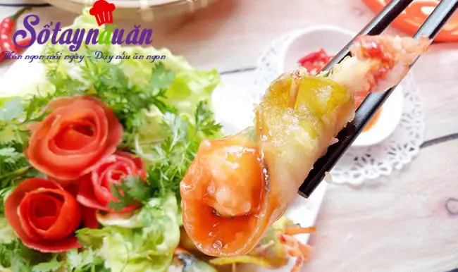 C&aacute;ch l&agrave;m t&ocirc;m cuộn khoai lang chi&ecirc;n gi&ograve;n cực hấp dẫn