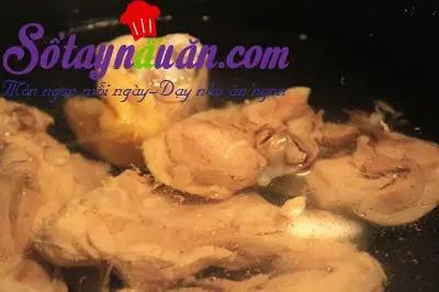 canh g&agrave; hầm nấm