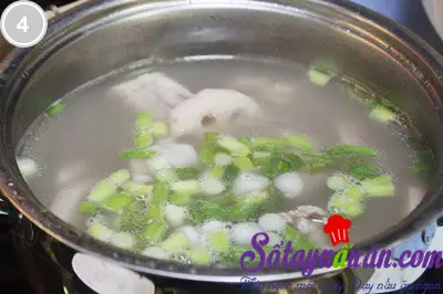 Canh sườn nấu củ sen ngọt m&aacute;t 4