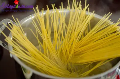 C&ocirc;ng thức cho m&oacute;n spaghetti kim chi dai ngon từng sợi 1