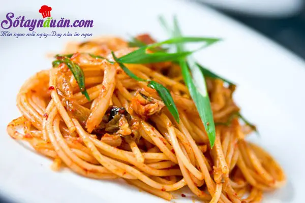 C&ocirc;ng thức cho m&oacute;n spaghetti kim chi dai ngon từng sợi kết quả 2