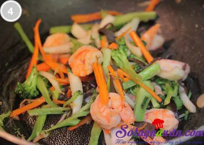 b&uacute;n gạo x&agrave;o thập cẩm 4