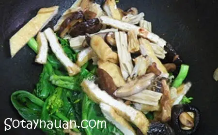 Cải x&agrave;o nấm hương 3