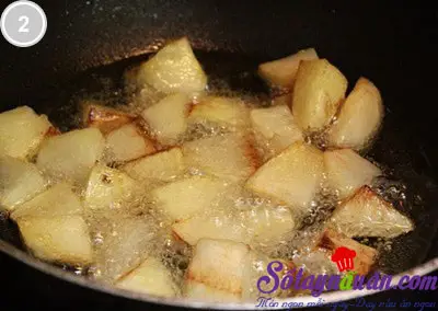 Thịt g&agrave; x&agrave;o khoai t&acirc;y chi&ecirc;n 2