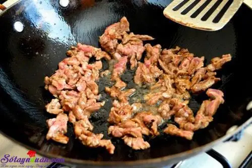huong-dan-lam-com-rang-thit-bo-kim-chi-ngon-tuyet-hao-buoc-3