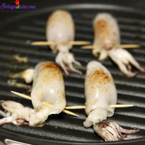huong-dan-muc-nhoi-thit-nuong-thom-nuc-mui-buoc-4