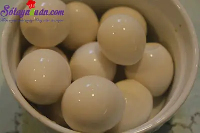Hướng dẫn l&agrave;m thịt vi&ecirc;n bọc trứng c&uacute;t sốt c&agrave; chua ngon 4