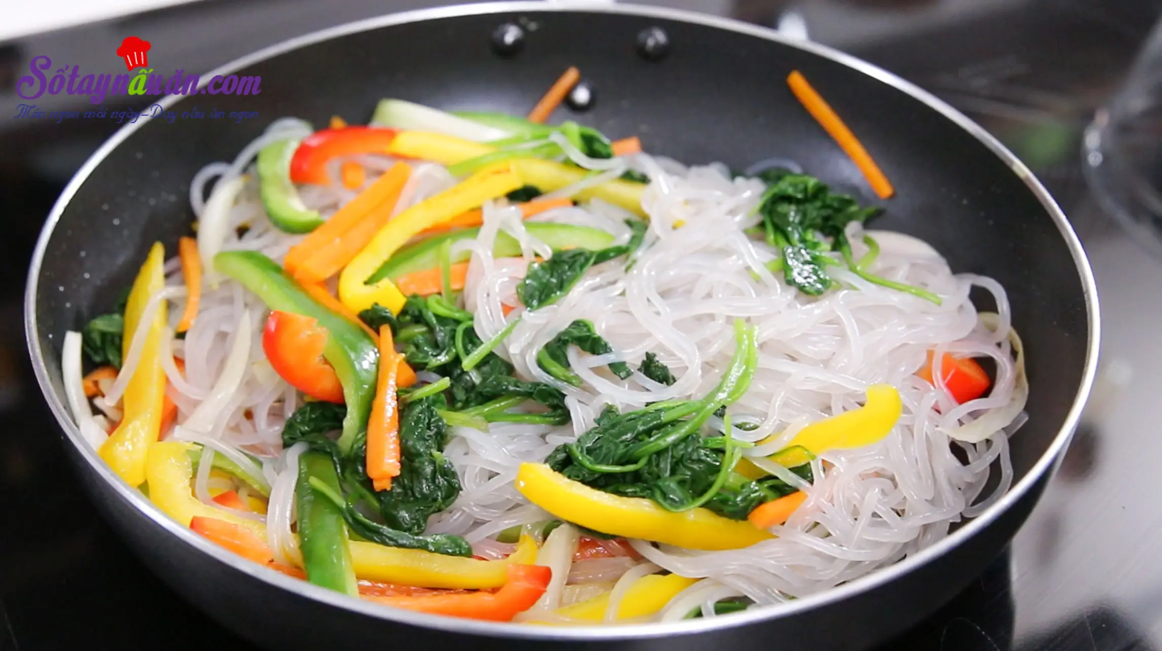 Kimbap nh&acirc;n miến v&agrave; trứng lạ m&agrave; ngon tuyệt 5