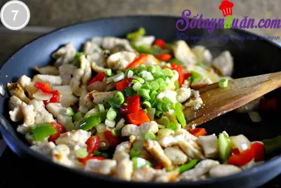 lạ miệng với m&oacute;n g&agrave; x&agrave;o vừng 7