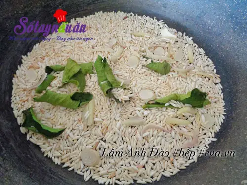 Thịt g&agrave; chi&ecirc;n c&ugrave;ng gạo rang 2