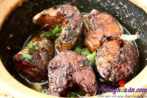 Thơm lừng c&aacute; nục kho ti&ecirc;u
