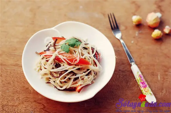 Hướng dẫn cách làm salad nấm kim châm siêu ngon
