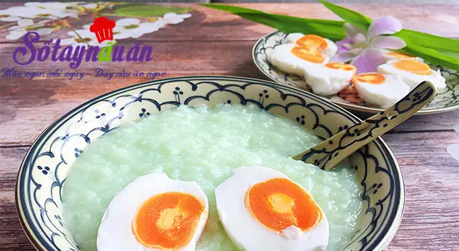 Hướng dẫn cách nấu cháo lá dứa hột vịt muối tuyệt ngon