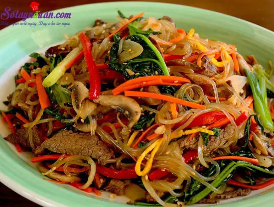 Hướng dẫn làm miến xào rau củ kiểu Hàn ngon mê ly