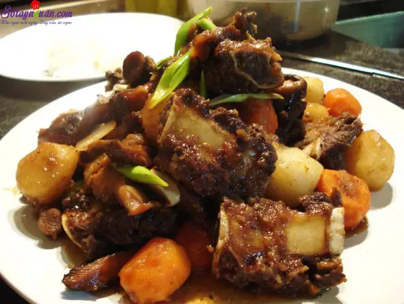 Hướng dẫn làm sườn bò om rau củ kiểu Hàn ngon mê ly