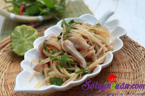 Nộm đu đủ xanh tai lợn